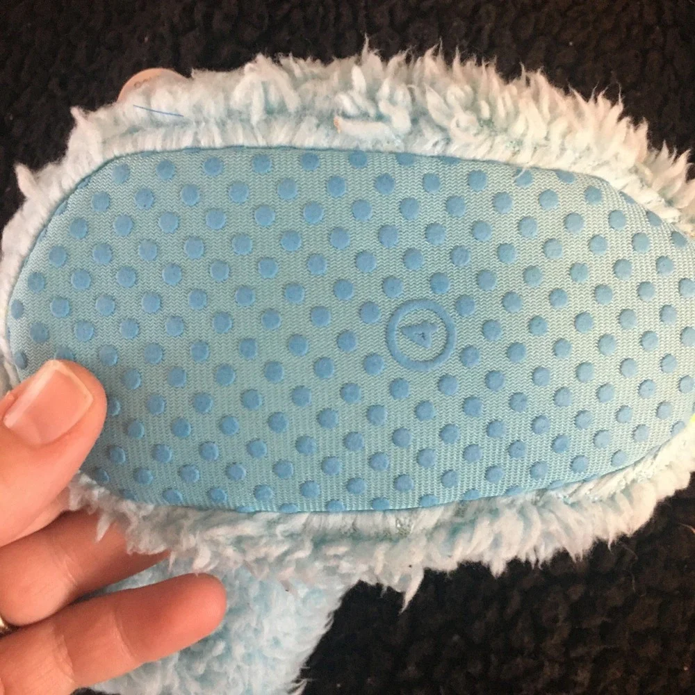NWT Monster Feet slip on slippers no slip size 4 Baby‎ shoes